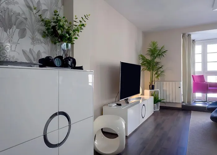 La De La Catedral By Unique Daire *