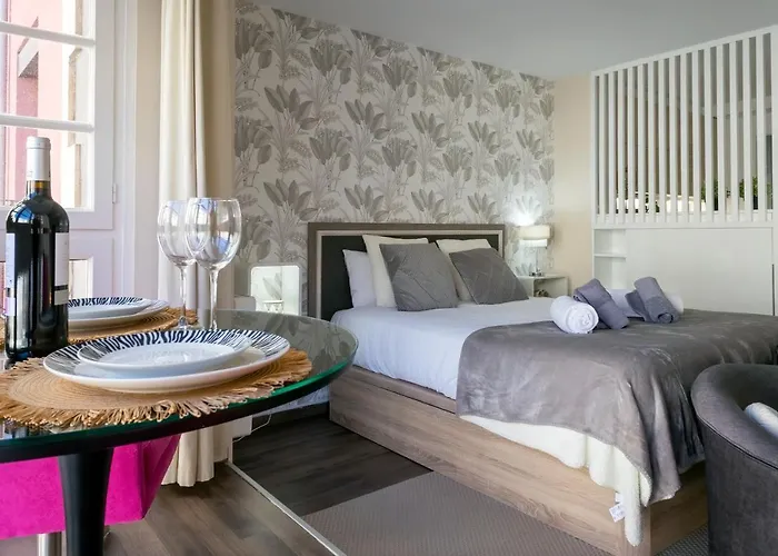 La De La Catedral By Unique Burgo